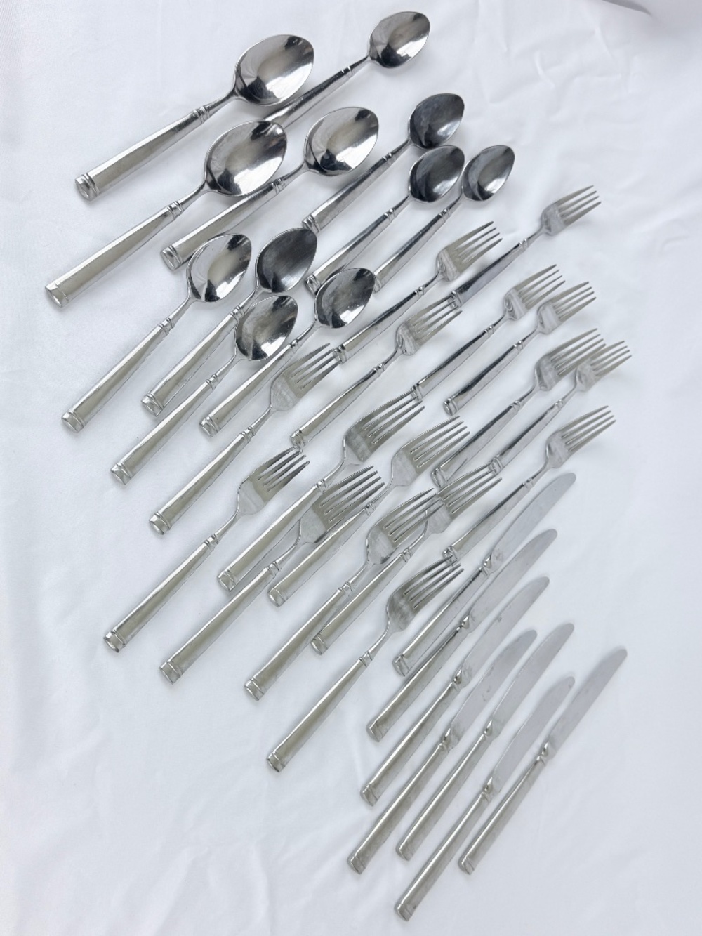 Naples 34 pc Set Ginko Stainless Flatware Lot Knives Dinner Salad Forks Spoons